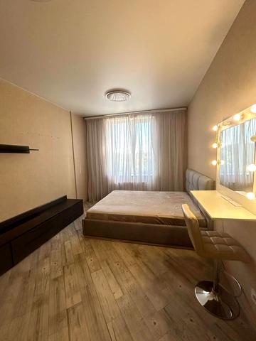 Академіка Писаржевського вул., 8