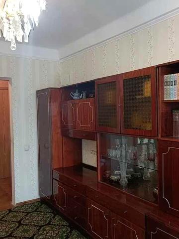 Продаж 2 кім на Петра Курінного 5