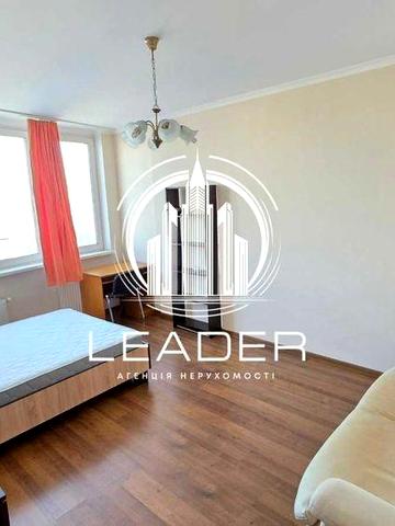 1 к. Ревуцкого, 7 В, м. Харьковская. Позняки. Есть вода.