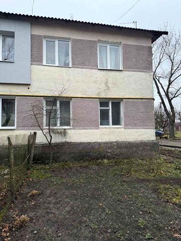 Продам трьохкімнатну квартиру в  м. Березне