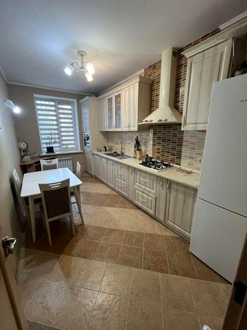 Центр 2 кімнатна в новому будинку, світло є завжди