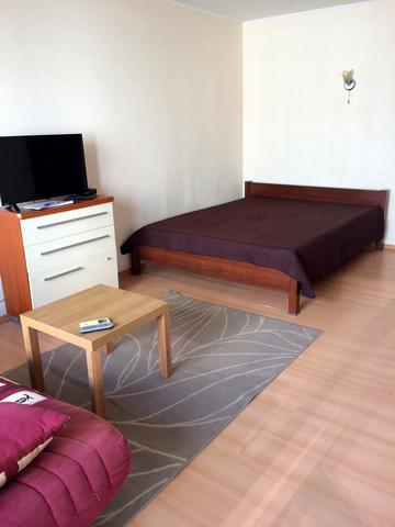 Лєскова вул., 6