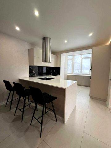 Дворівнева квартира біля парку + гараж