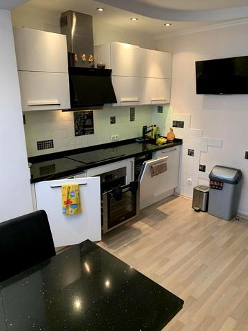 Анни Ахматової вул., 13-Б