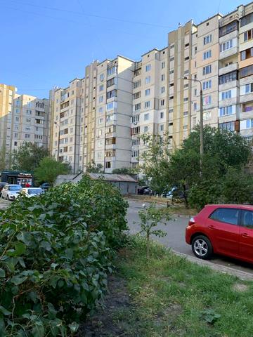 Лариси Руденко вул., 15