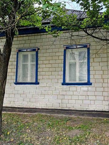 Будинок в селі з газом, пічкою, свердловиною, гарна земельна ділянка