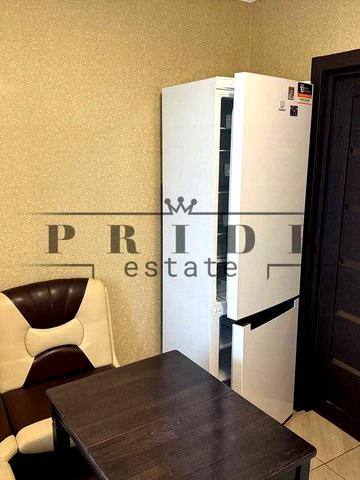 *Чотирикімнатна квартира біля метро Позняки, вул. Лариси Руденко, 10Б