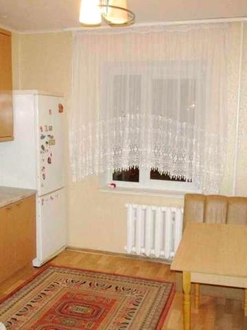 Ул. Драгоманова 8 . Аккуратная, уютная , просторная квартира.