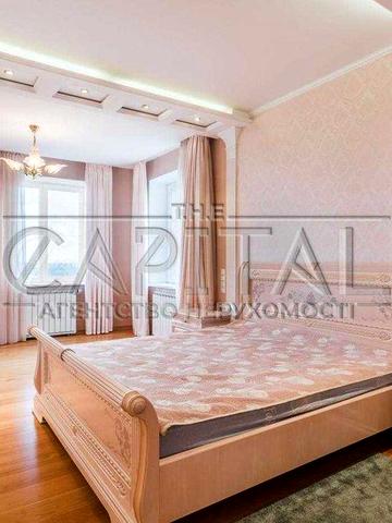 Простора квартира на пр-т Володимира Івасюка 6