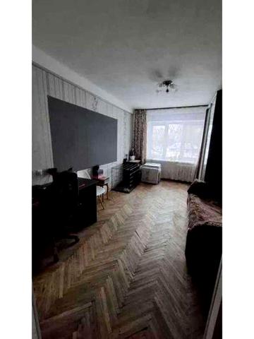 ПРОДАМ 3-х кім квартиру вул.Празька вул. 20.