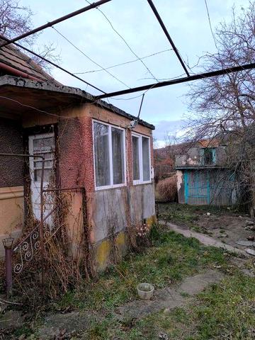 Будинок з земельною ділянкою