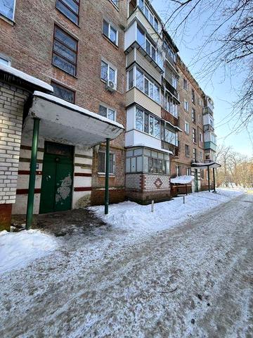 Продаж 2- во кімнатної квартири ,два підвали,р-н Красний міст