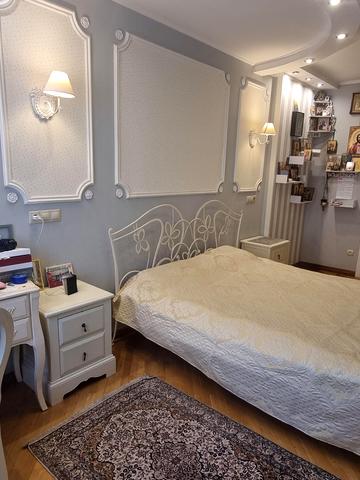 Саперно-Слобідська вул., 8