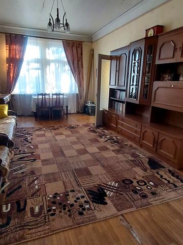 Першотравнева вул., 40