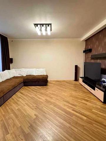 Тарасівська 36а, Центр, продаж роздільної 3к квартири