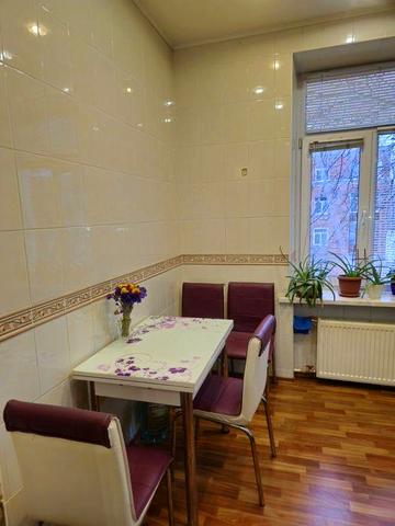 Сдам  семье 2-к кв, Индустриальный проспект, 21, сталинка, 3й этаж