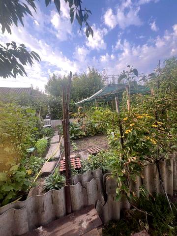 Продам дачу на правому березі.