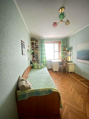 Чотирикімнатна сімейна квартира в улюбленому районі міста