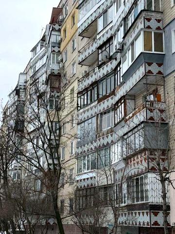 Продам 2 к квартиру чешку- ЖМ Перемога( Победа) 6