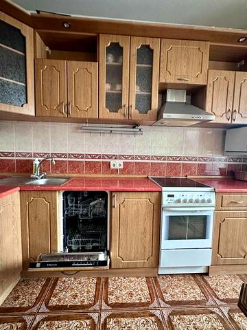 Ревуцького 42а, 2к квартира, Вода та опалення є у блекаут! метро 5хв!