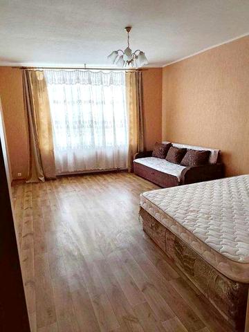 Продам однокімнатну Вишневе, Машинобудівників,17а.