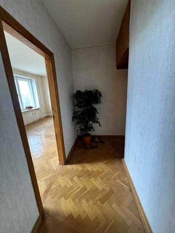 Продаж 3-кімнатної квартири на Печерську світло є  Петра Болбочана 4 А