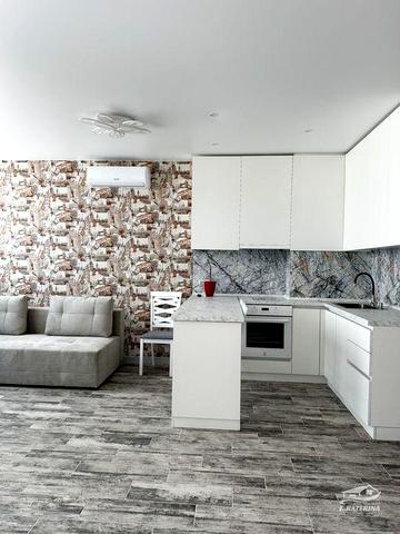 Здається 1 к кв-студія Симона Петлюри 21Б