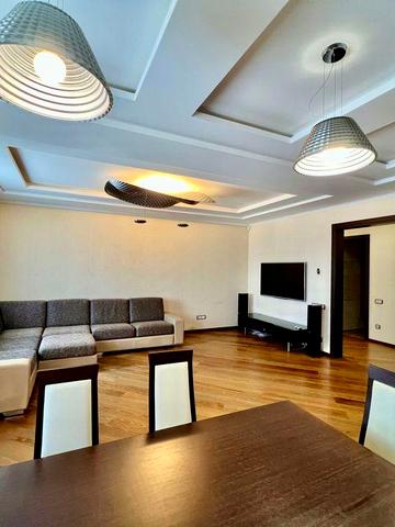 Трикімнатна з дизайнерським ремонтом+підземний  паркінг, біля метро