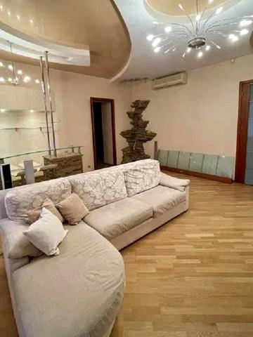 4-к. кв. вул. Молочна 20, р-н м. "Спортивна"