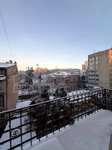 Простір сповнений натхнення! Комфортне розташування у центрі Києва!