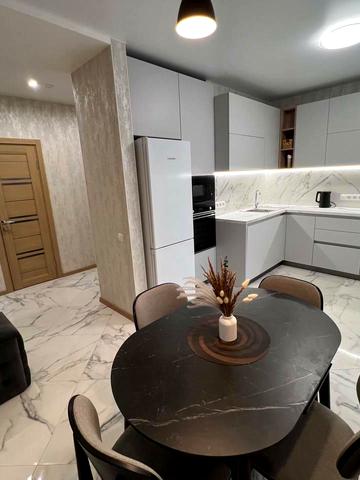 Миколи Гулака вул., 4