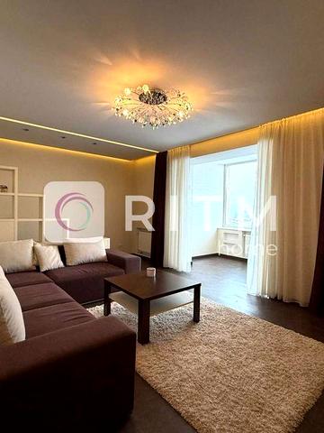 Оренда 2-кімнатна квартира з дизайнерським ремонтом + власний гараж