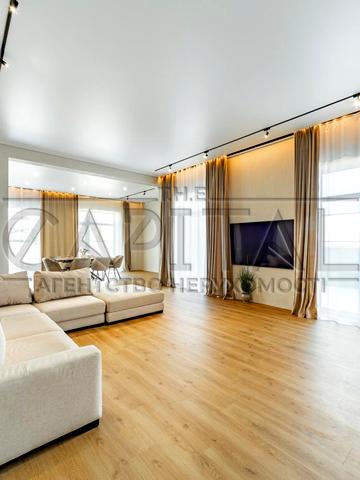 Молодіжна вул., 1