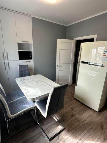 Здам в оренду сучасну 2кімн квартиру (будинок з генератором)