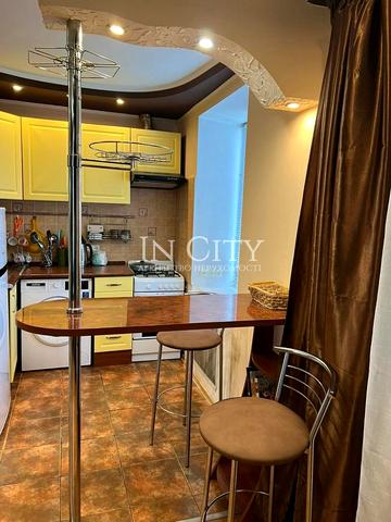 Білоруська вул., 17