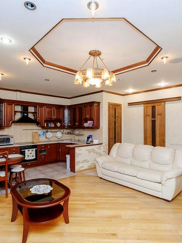 Святослава Хороброго вул., 7