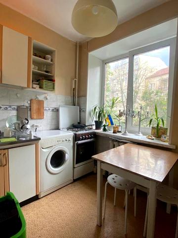 Мала Житомирська вул., 10