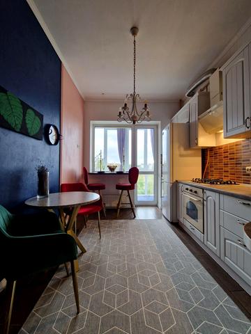 Павла Чубинського вул., 6