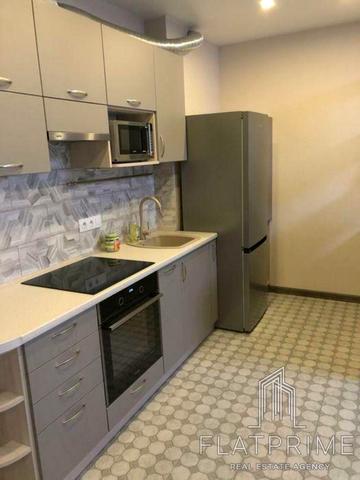 Освіти вул., 16