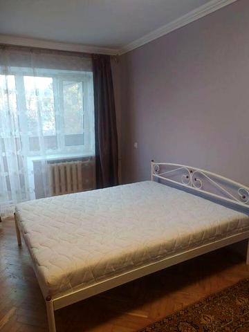 Оренда 1-кім.кв 32м, 4/5 Київ вул.Троїцько-Кирилівська 14-Б.--вільна