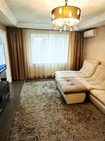 Оренда квартири в Центрі, 3к 70м2 Лесі Українки 5 метро Кловська, газ!