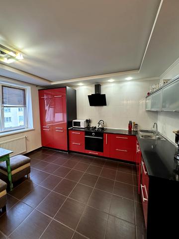 Василя Симоненка вул., 37