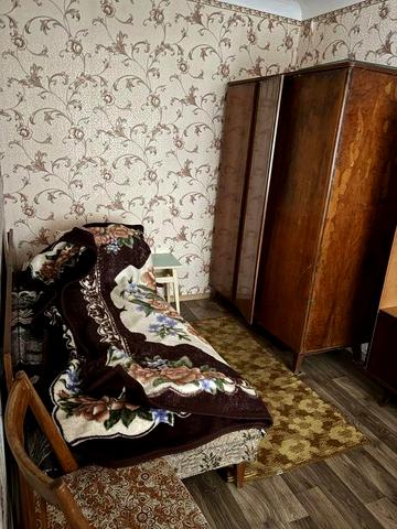 Здається квартира у центрі міста.