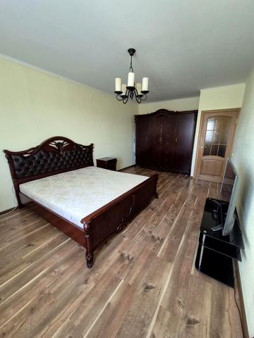 Воскресенська вул., 12-В