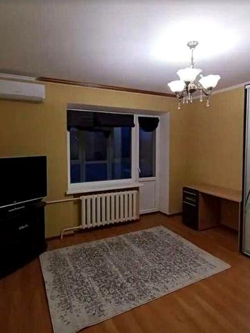 Гарна однокімнатна квартира в районі Подолу