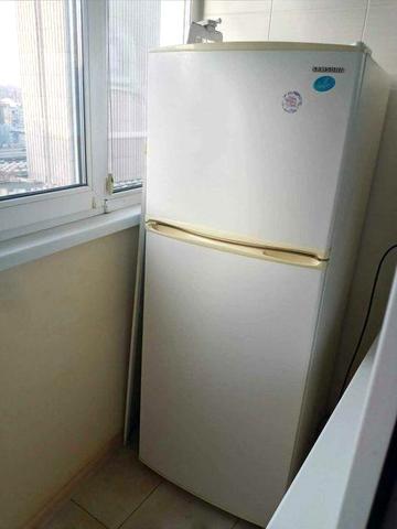 1 кімнатна на  проспекті  Голосіївському 11 біля метро.