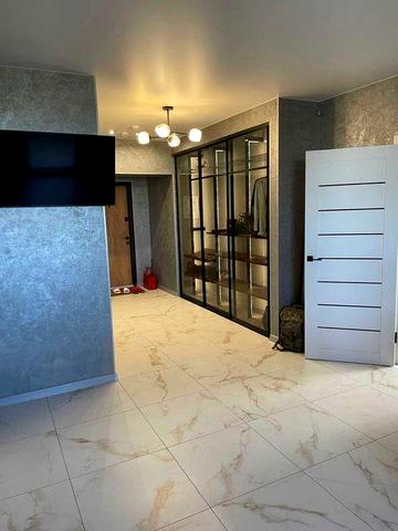 Сдается просторная уютная 1-ком кв с евроремонтом  ЖК ЛУЧ (57000)