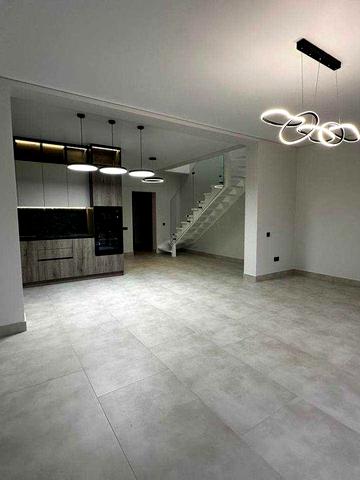 Продається котедж у місті Тячів