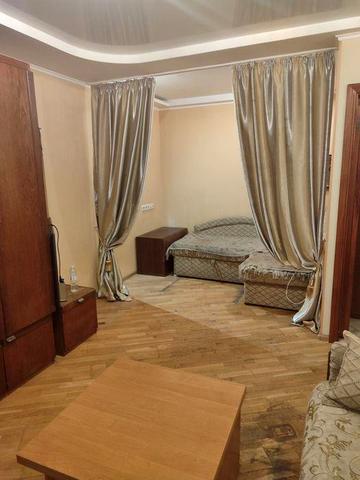 Продається 1 -на квартира в Подільському районі.