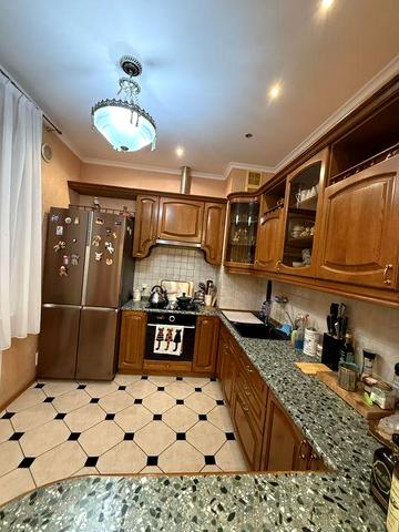 Продажа 2х комнатной квартиры сталинка на 96м квартале